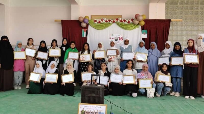 متوسطة القصر القديم بالمنيعة تحتفي بعيد العلم برؤية متجددة