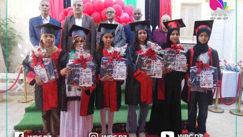 المنيعة: متوسطة عبد الحميد ابن باديس تحتفي بيوم العلم بحفل بهيج‎