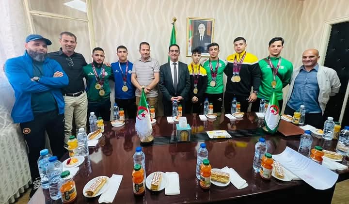  مدير الشباب والرياضة ببرج بوعريريح يحتفي بوفد المصارعة العائد من البطولة الإفريقية.